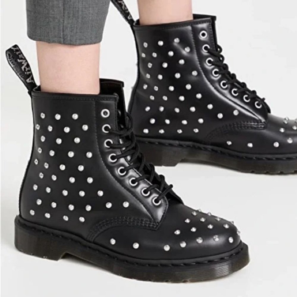 Dr. Martens 1460 Stud Wanama Combat BOOTS Size 7 Black Leather 8-Eye NEW